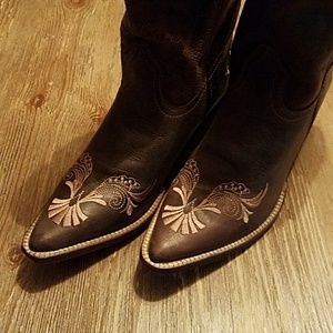 Cowgirl boots (NWOT)